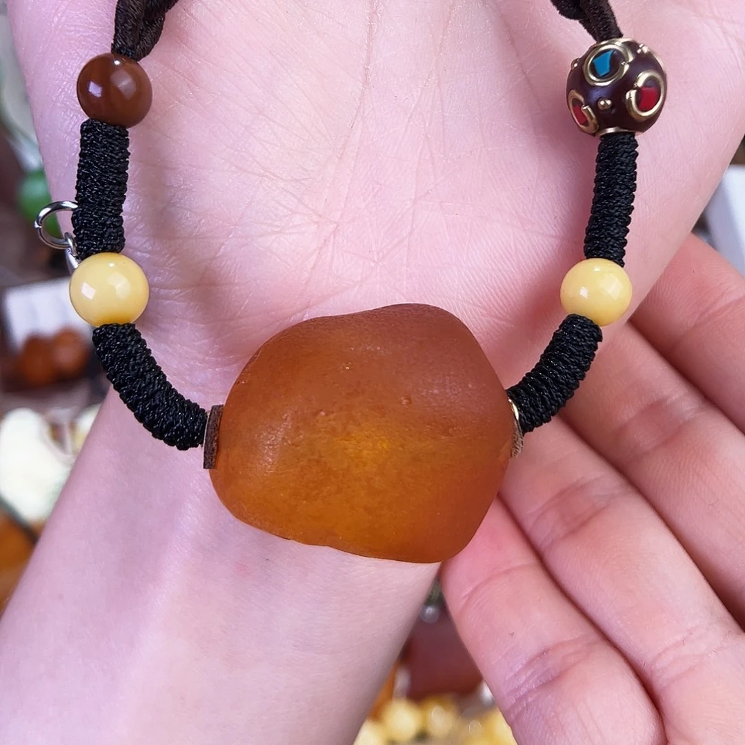 琥珀珠宝奇石未镶嵌，