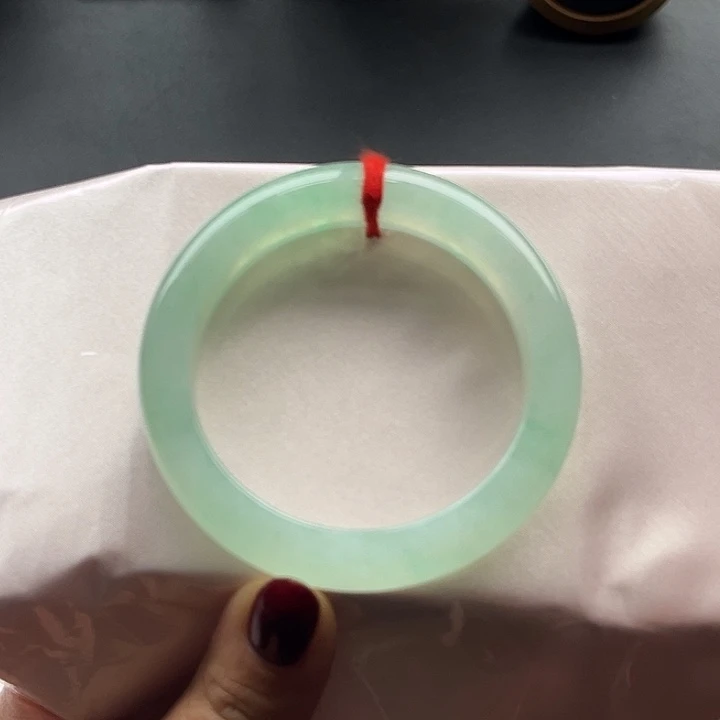 翡翠未镶嵌手镯57。