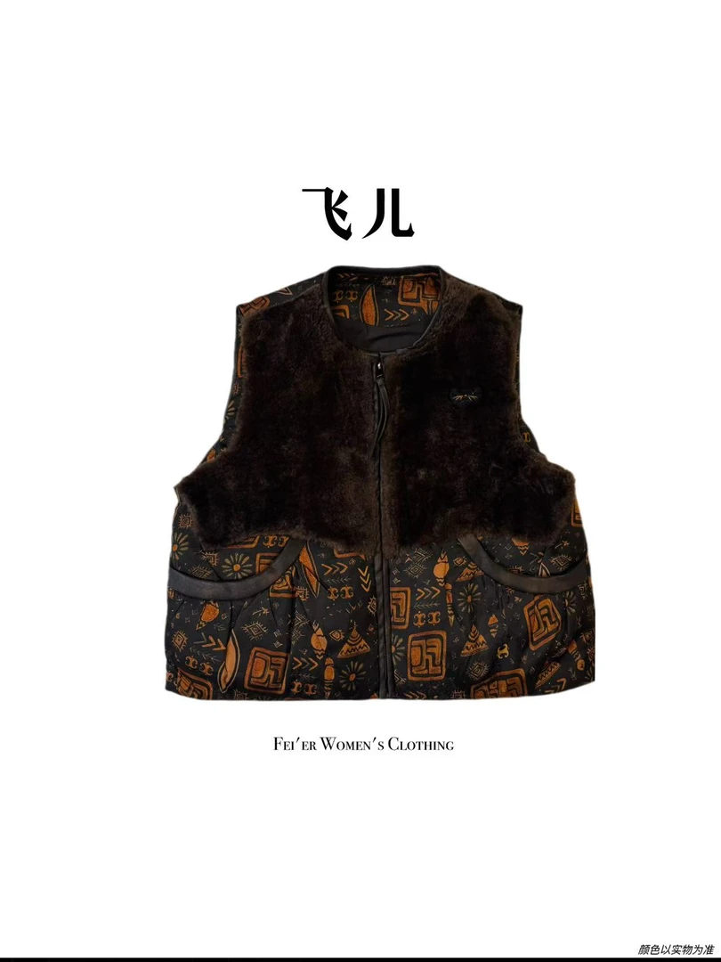 飞儿【复古几何】2025早秋新款羊羔毛拼接白鸭绒马夹