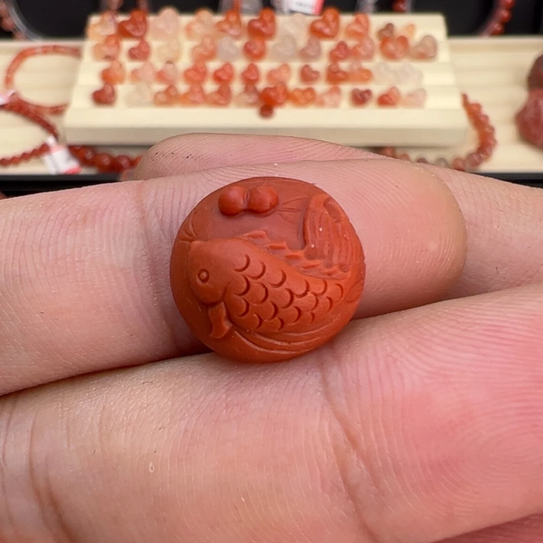 南红玛瑙未镶嵌颈饰满肉锦鲤