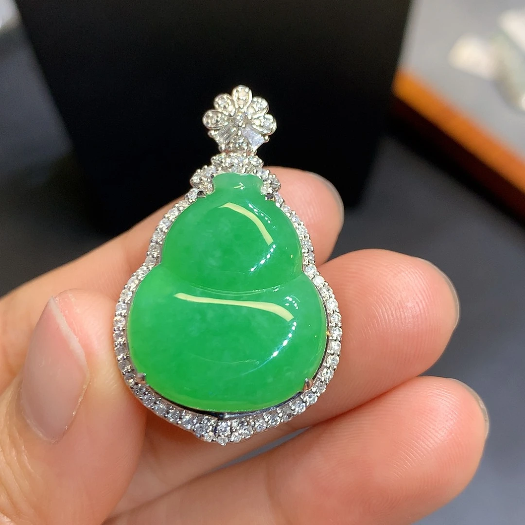 翡翠吊坠(不含链)18K金镶嵌