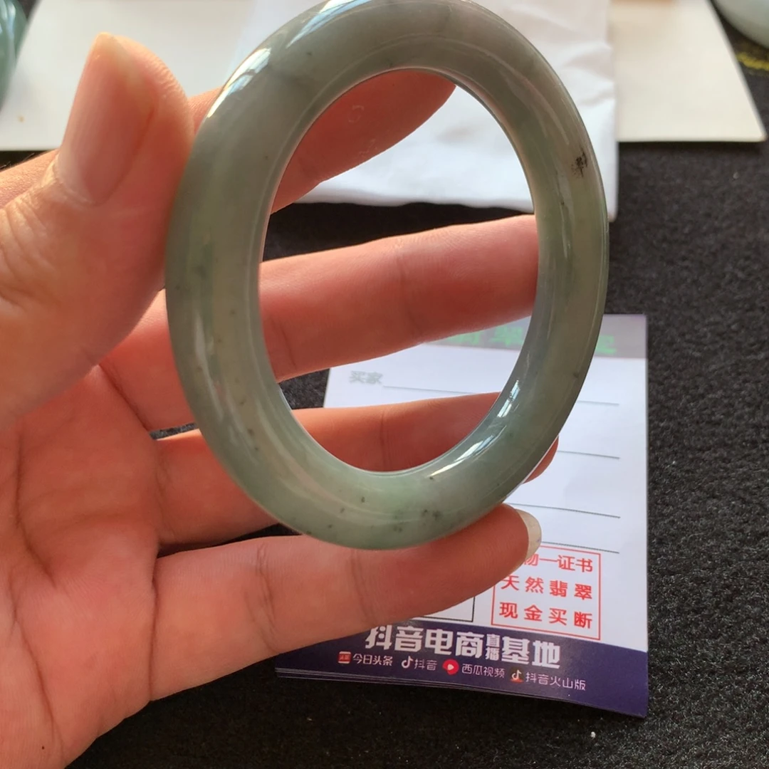 定制翡翠未镶嵌翡翠手镯