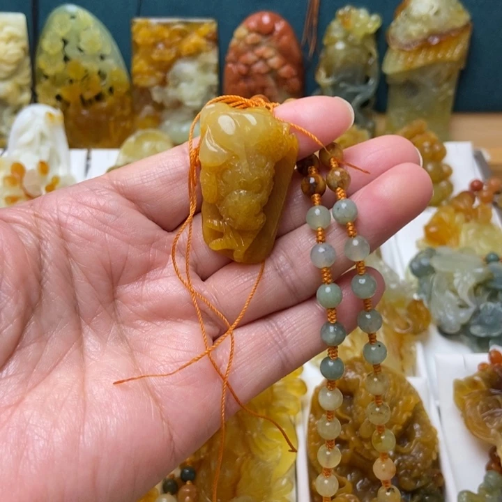 蛇纹石玉未镶嵌颈饰