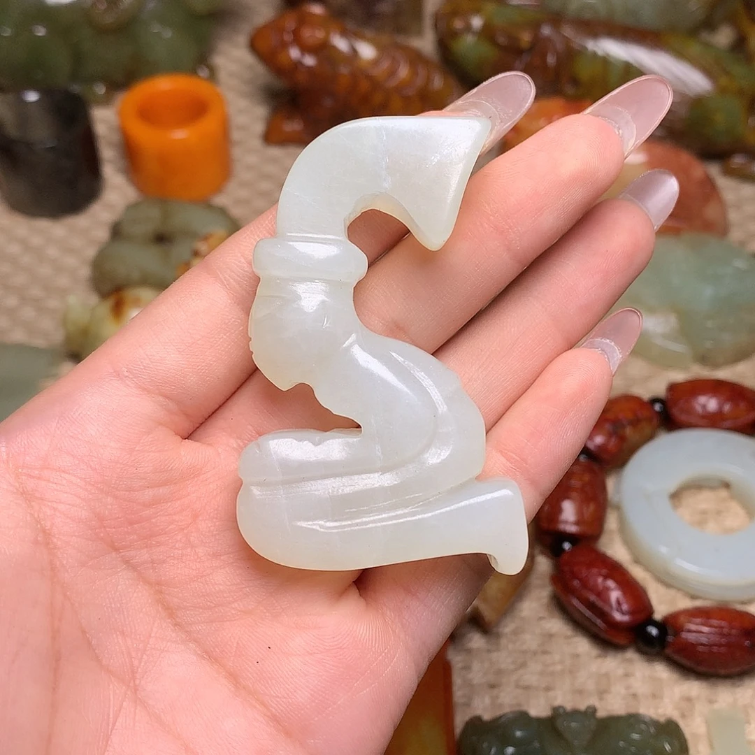 蛇纹石玉未镶嵌颈饰