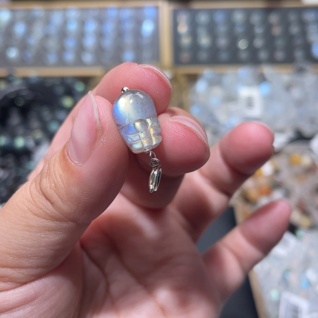 施****长石颈饰银S925镶嵌灰月光貔貅提溜吊坠福利价