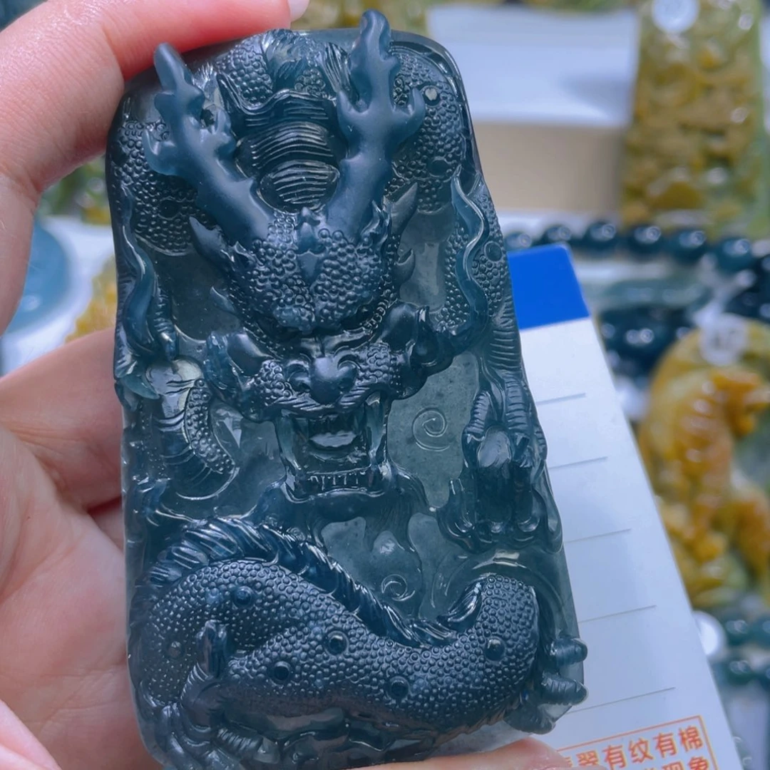 翡翠未镶嵌颈饰静***子