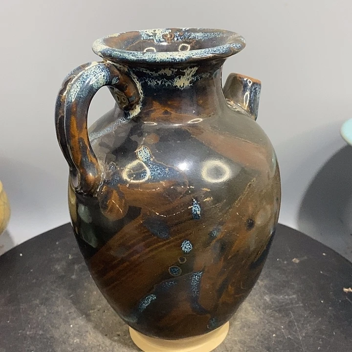 鲁山窑花瓷短流壶造型美观