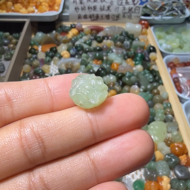 和田玉未镶嵌珠宝半成品包容不退不换