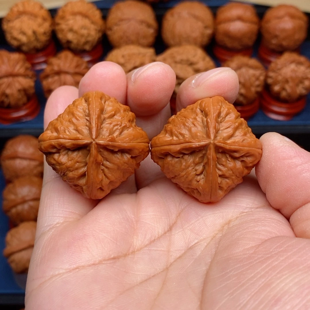 把件文玩核桃手捻皇冠四棱