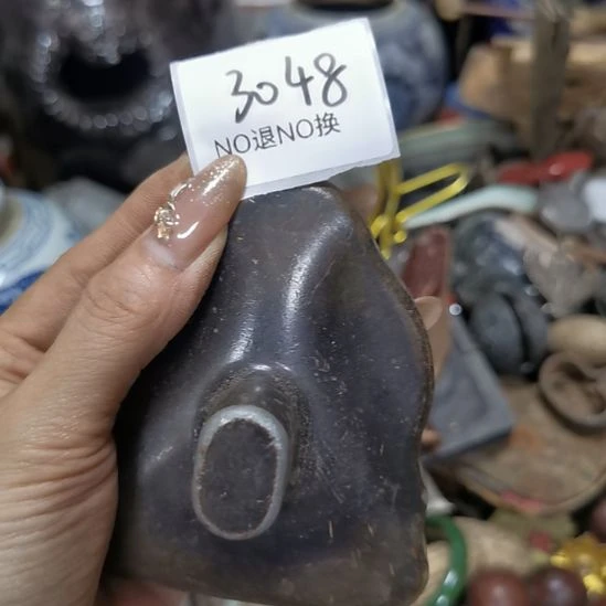 啊***。老挝石3048号工艺品