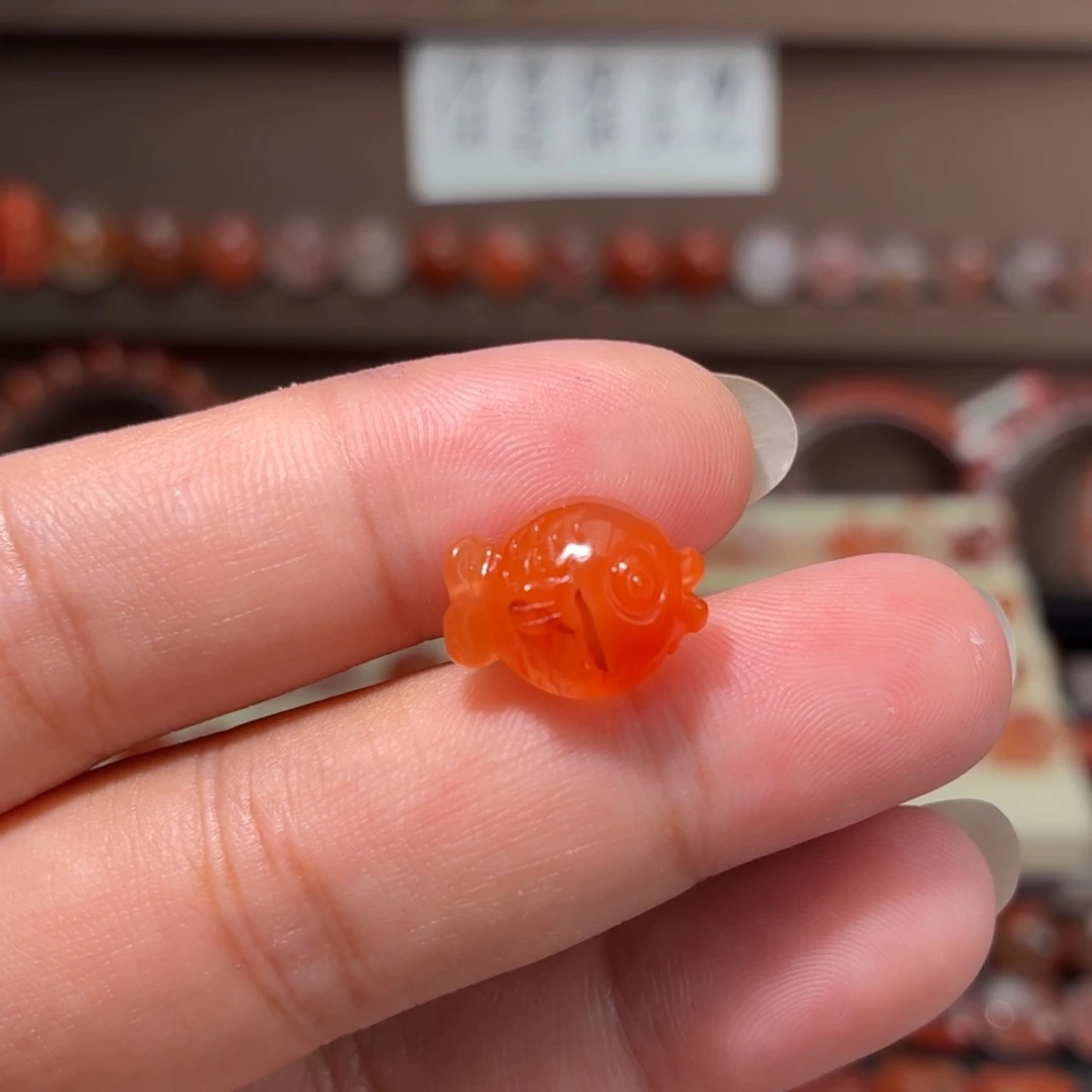 南红玛瑙未镶嵌川料通孔嘟嘟鱼