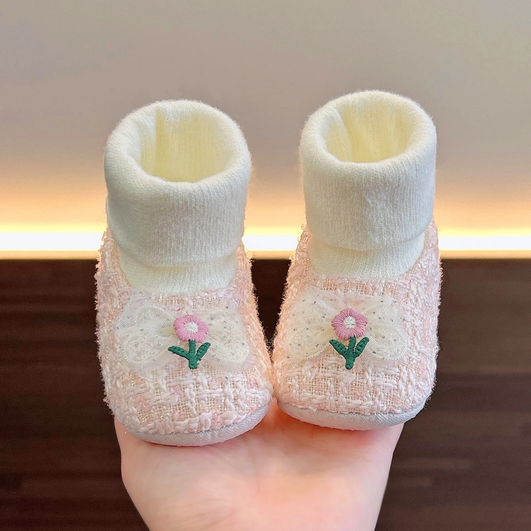 婴儿袜鞋宝宝软底鞋公主风新生儿0-3月防掉绣花款秋冬婴儿步前鞋