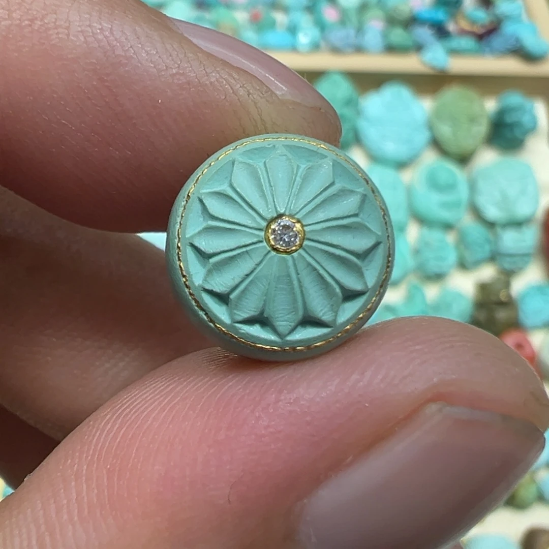 绿松石未镶嵌颈饰