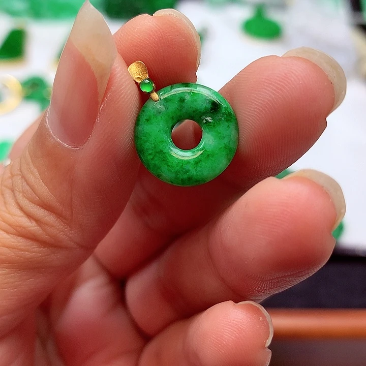 翡翠18K金镶嵌颈饰翡翠