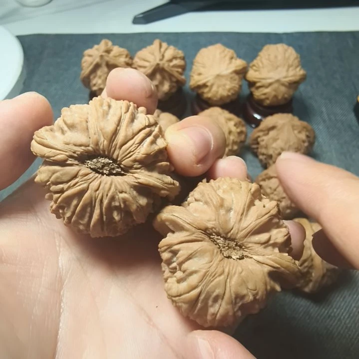 文玩核桃吊坠全品无修大眼睛白狮子