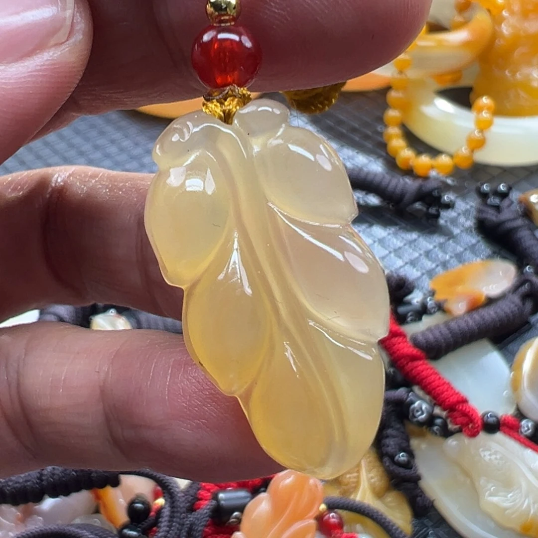 石英质玉未镶嵌颈饰