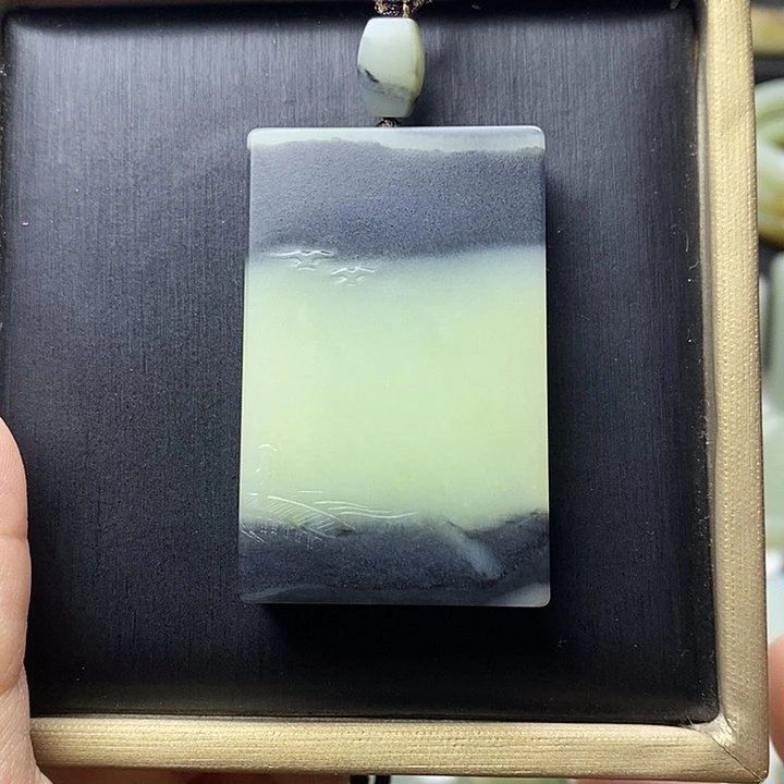 用***0和田玉未镶嵌颈饰