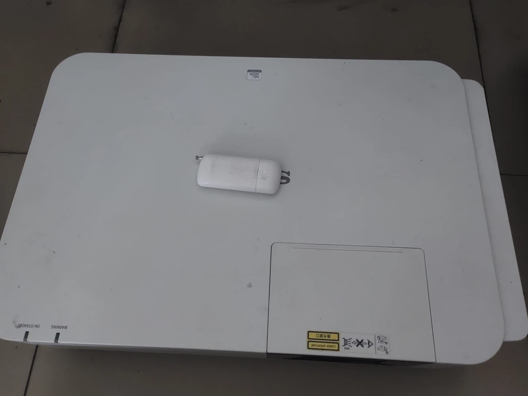 长焦phz10激光投影仪 5000流明 1920x1200分辨率 50万.1对比度