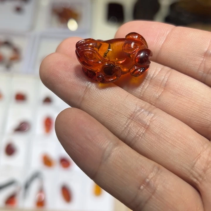 未镶嵌颈饰琥珀琥珀吊坠