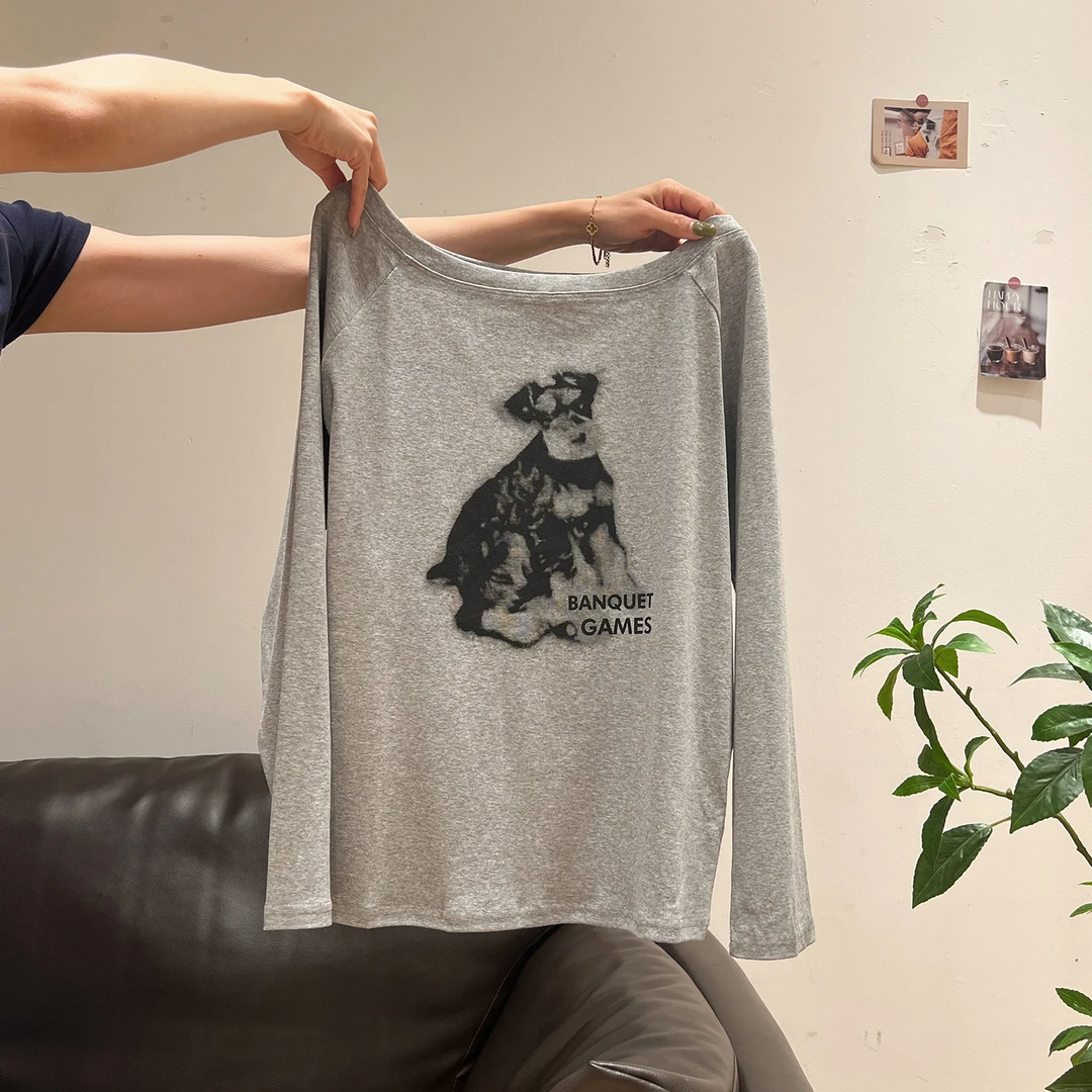 灰色斜肩性感露肩长袖t恤秋小狗印花宽松显瘦上衣女2026新款