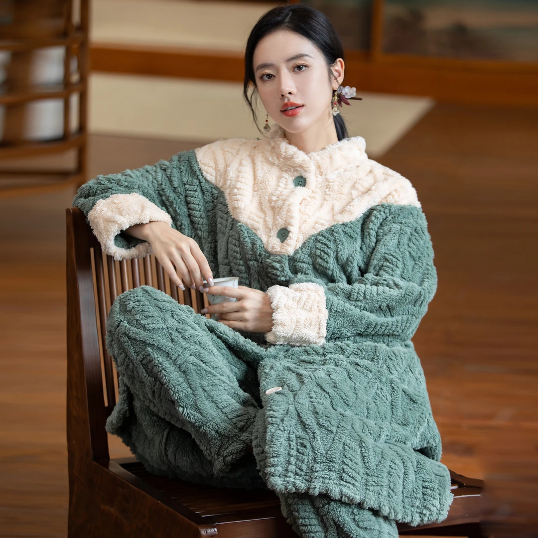 松子壳2025中式珊瑚绒睡衣女秋冬长款睡袍可外穿高级感家居服套装