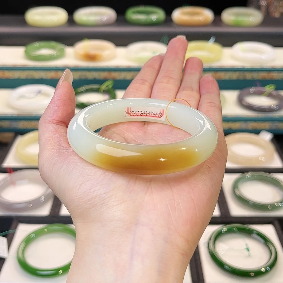 和田玉手镯未镶嵌糖白