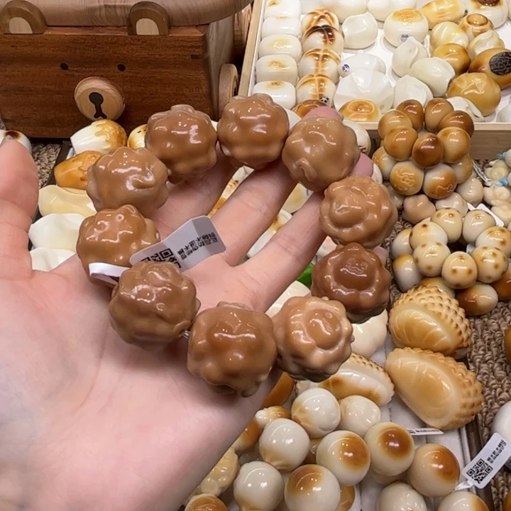菩提根/象牙果把件12.6.47象牙果风化绵羊微瑕