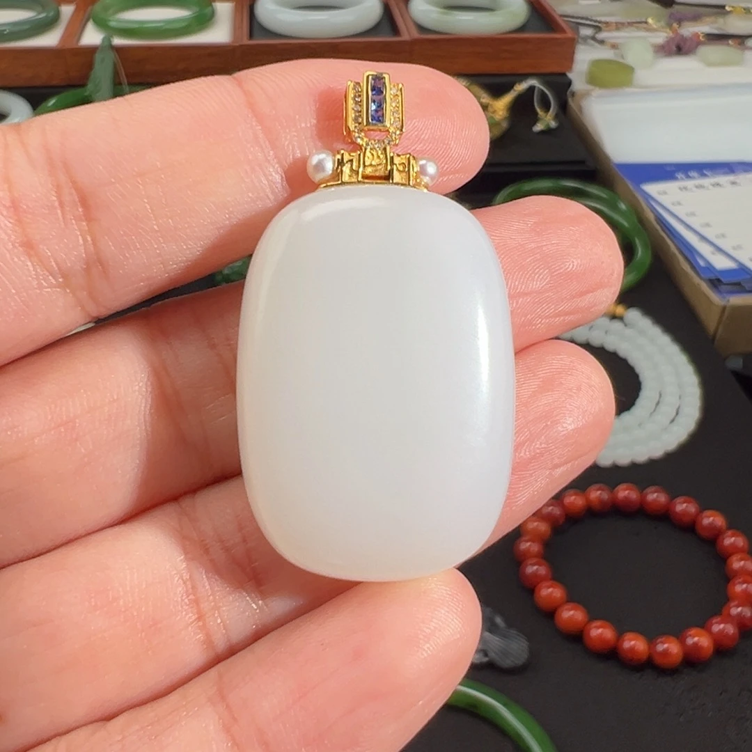 和田玉（白玉）18K金镶嵌颈饰油润老料过灯无结构无事牌