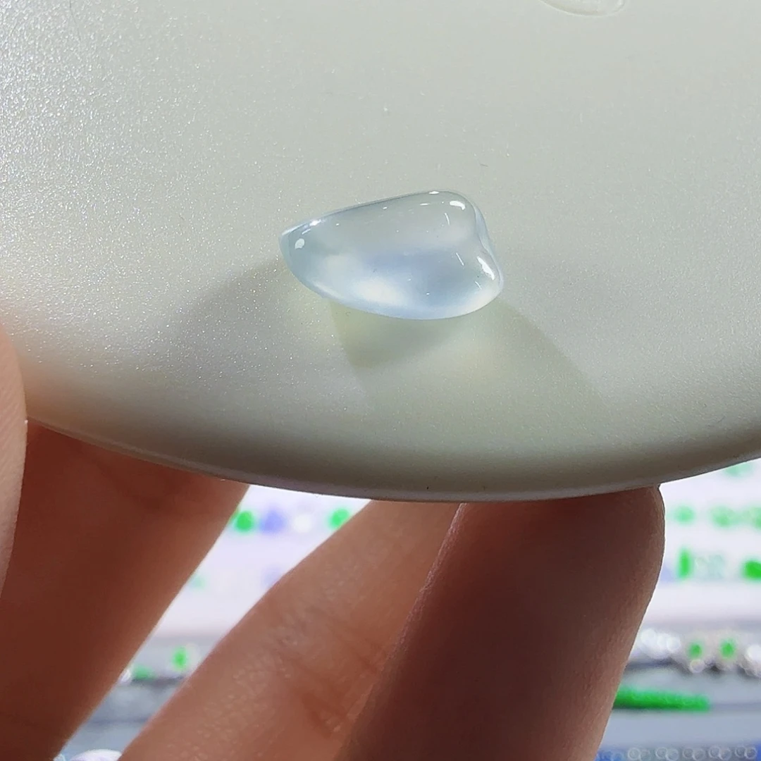 翡翠未镶嵌颈饰裸石