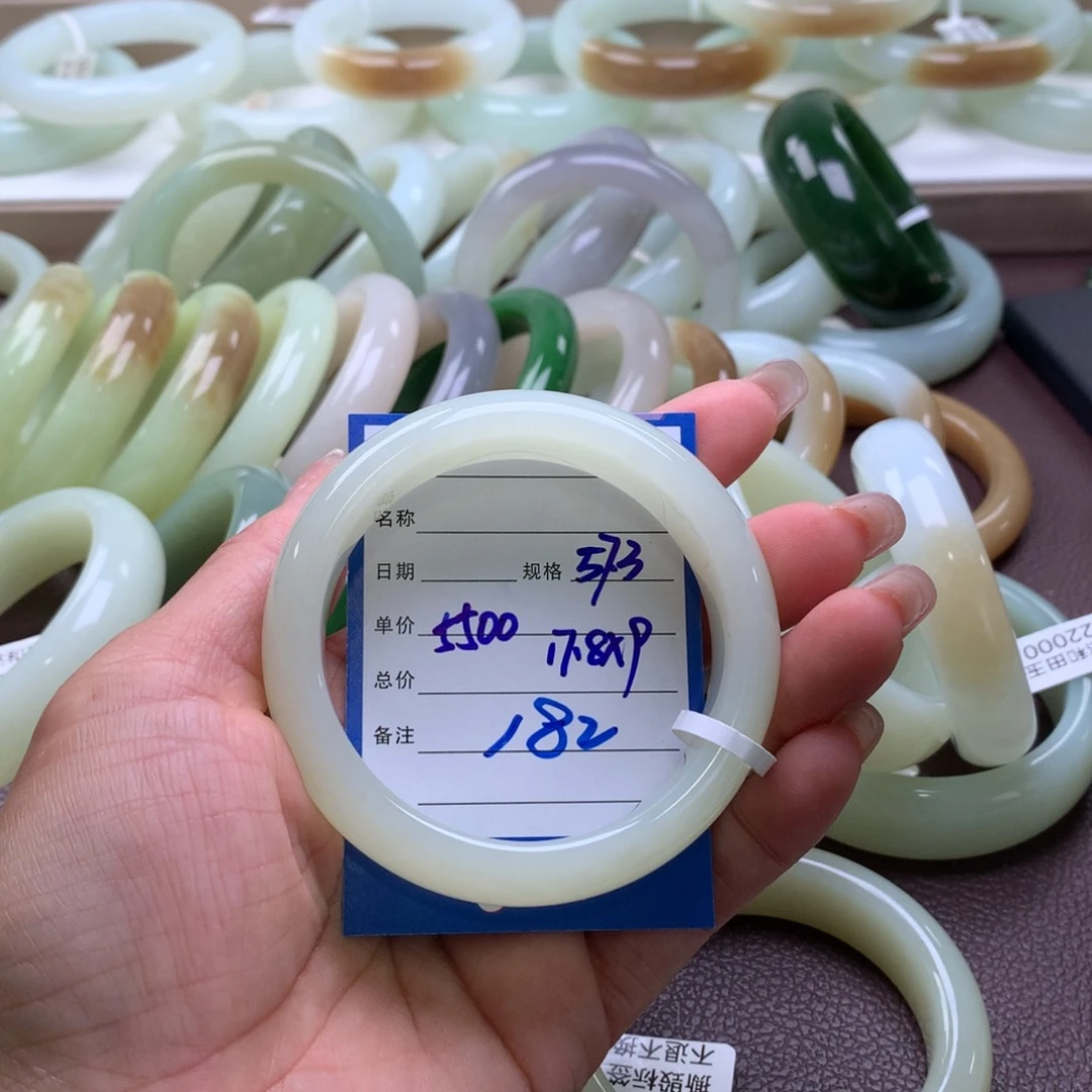 和田玉手镯未镶嵌五**尊