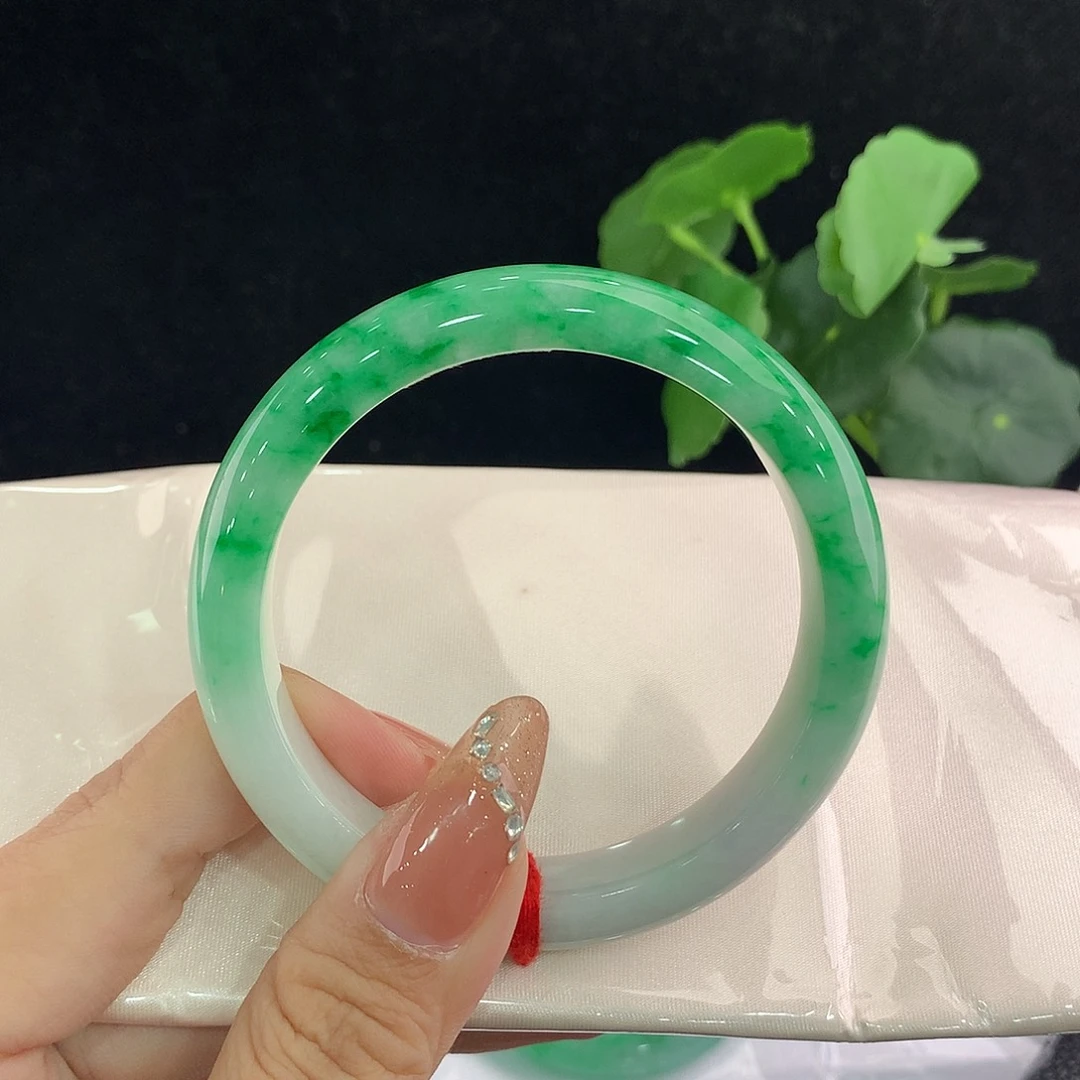 翡翠手镯未镶嵌正58