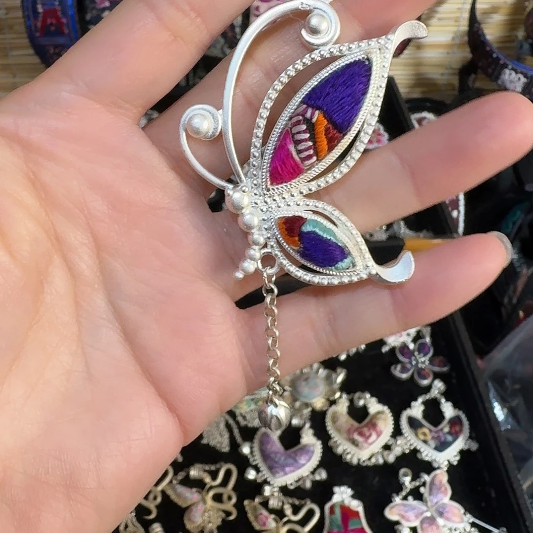 织绣民族风刺绣吊坠