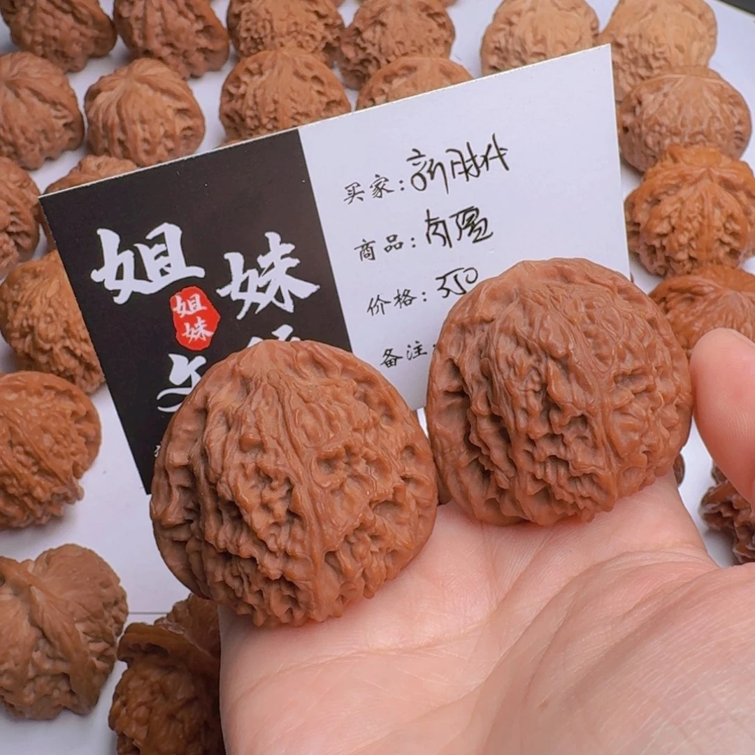 新***国桃核吊坠南疆石头