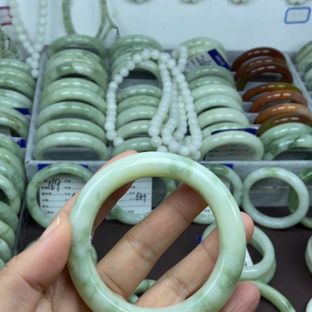 欧***酱蛇纹石玉未镶嵌手镯