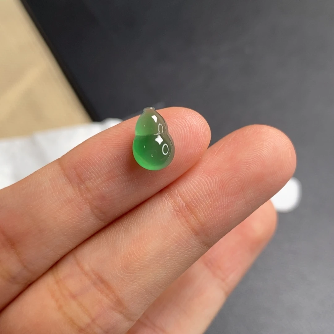 颈饰未镶嵌翡翠缅料葫芦