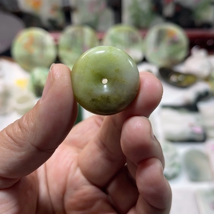 独山玉未镶嵌颈饰