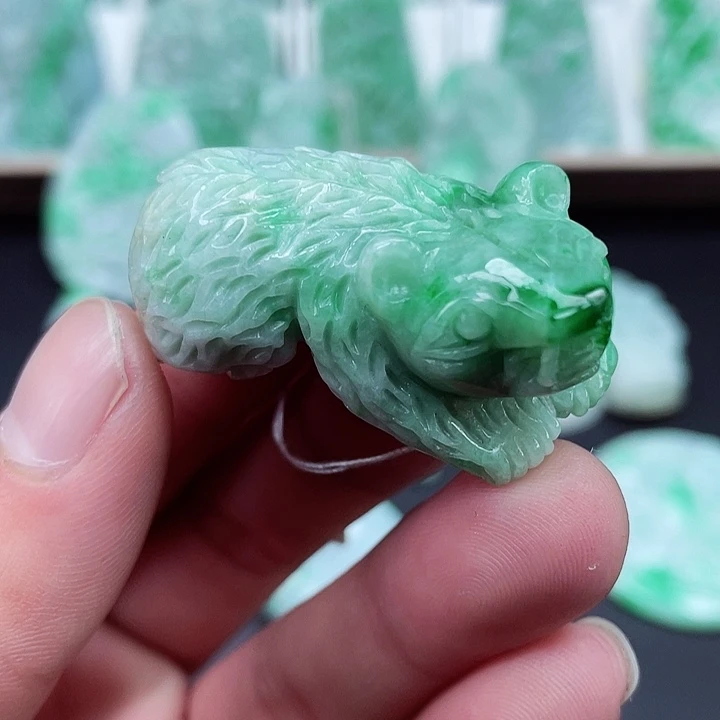 翡翠颈饰未镶嵌翡翠吊坠