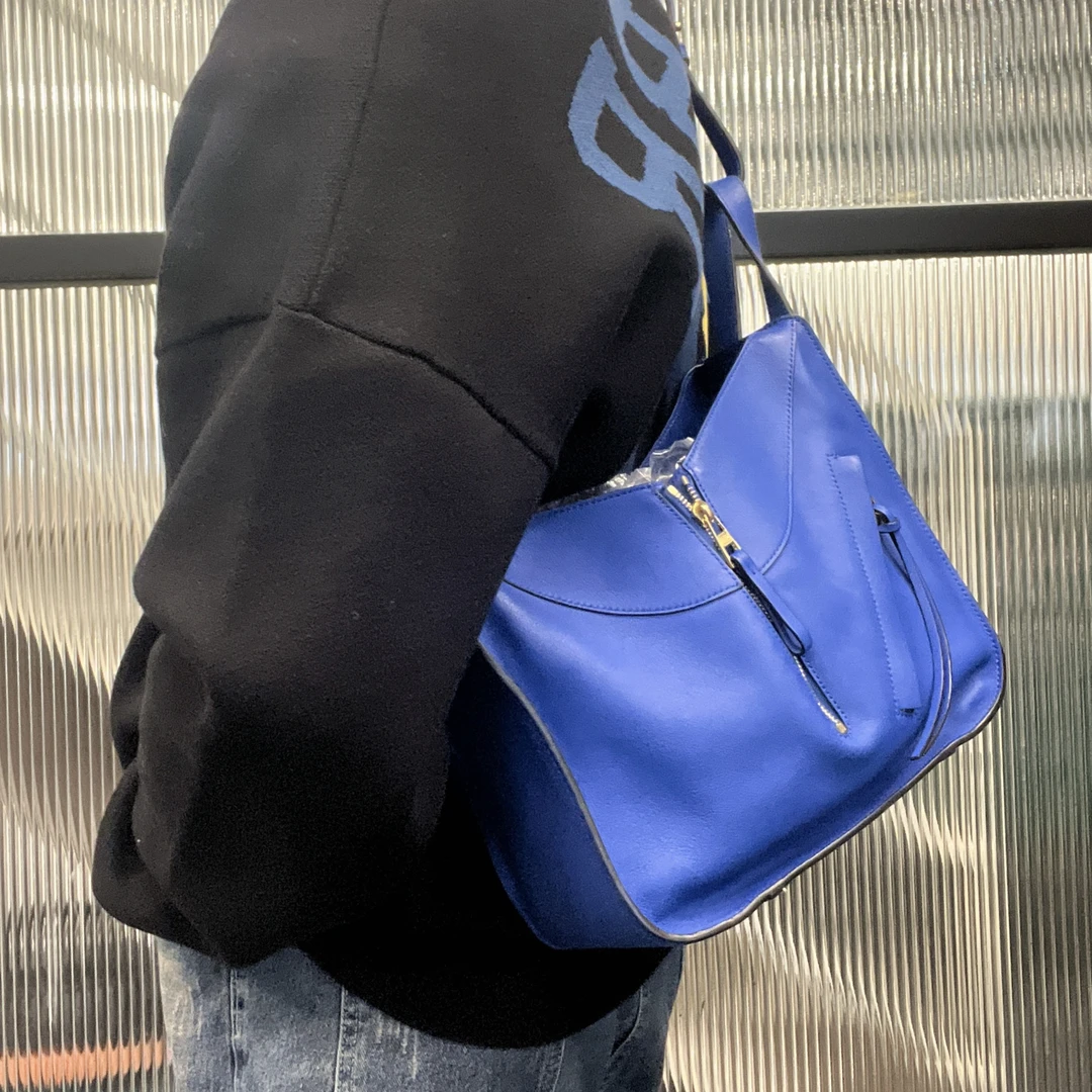 95新 LOEWE/罗意威 【涛】45PP02 宝蓝色吊床包