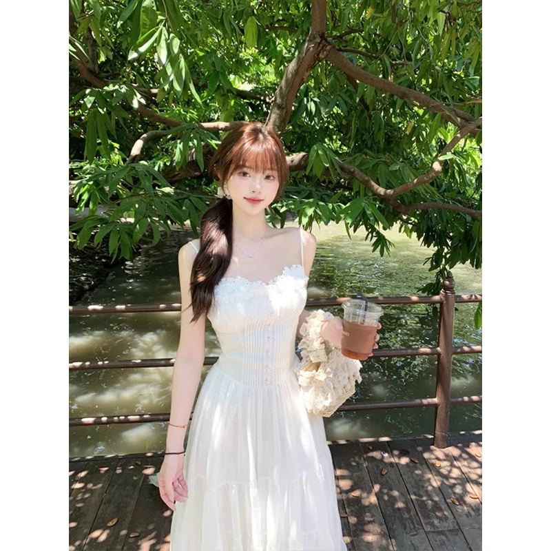 法式纯欲气质白色吊带连衣裙女夏季新款收腰显瘦别致绝美a字长裙