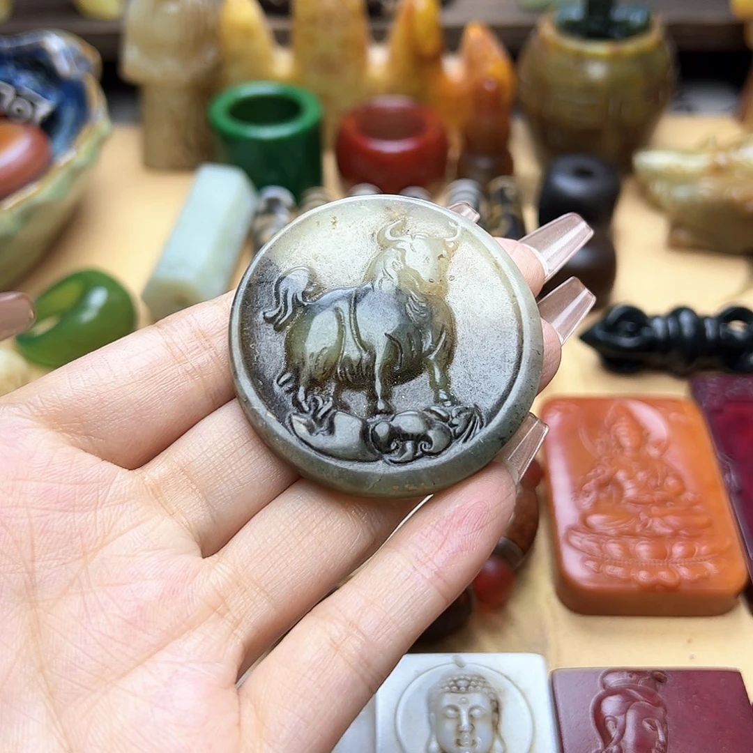 蛇纹石玉未镶嵌颈饰