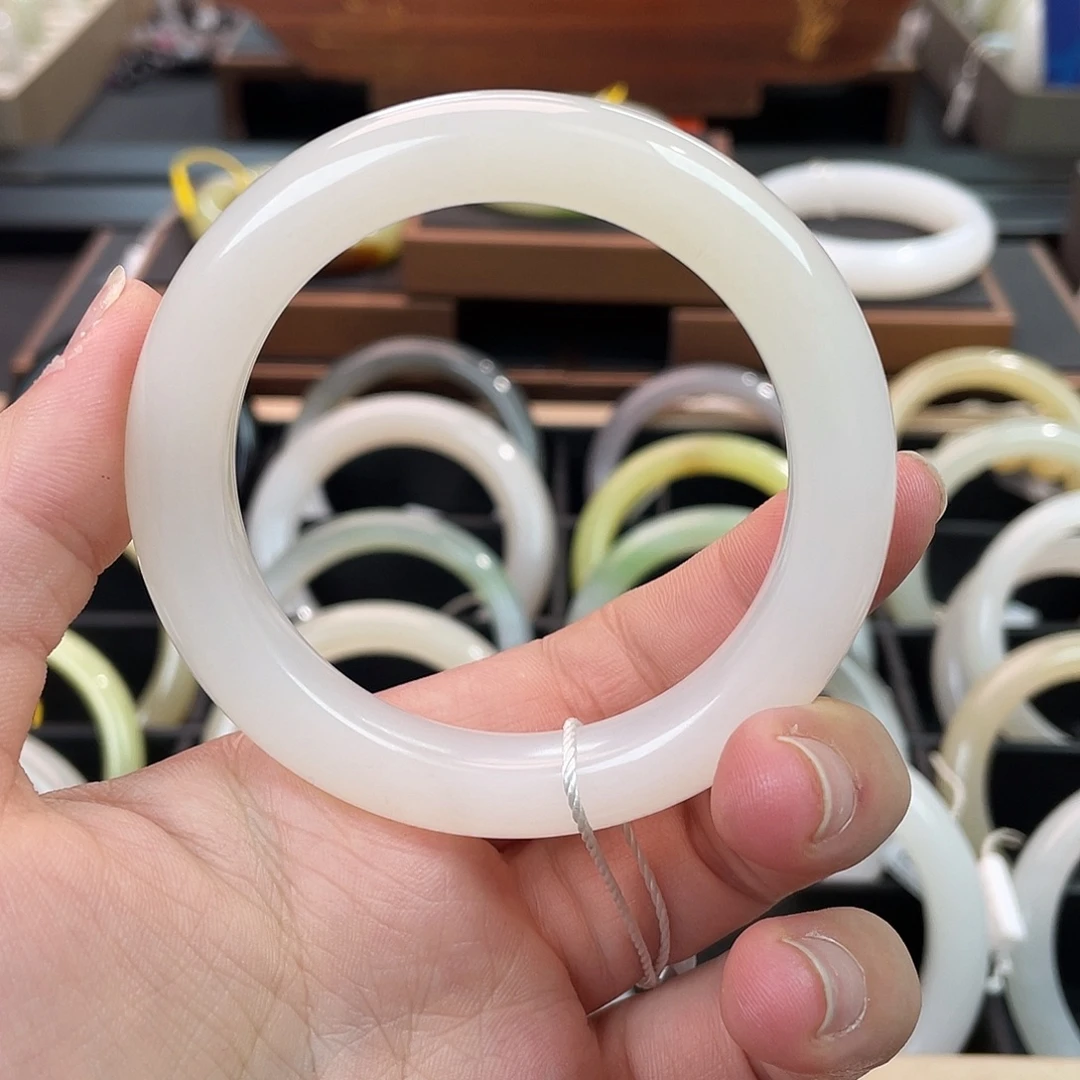 和田玉未镶嵌手镯冰粉色