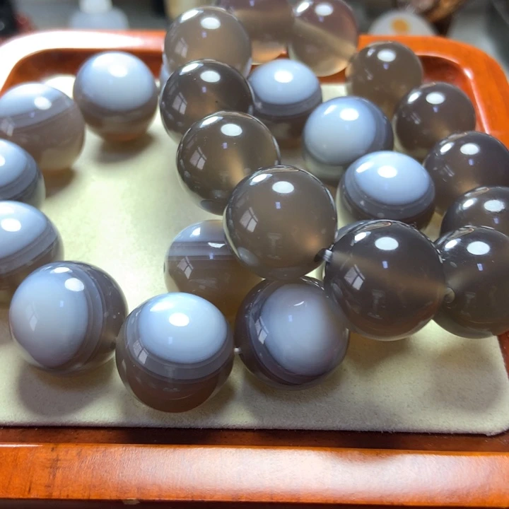 玛瑙/玉髓手串未镶嵌日****单