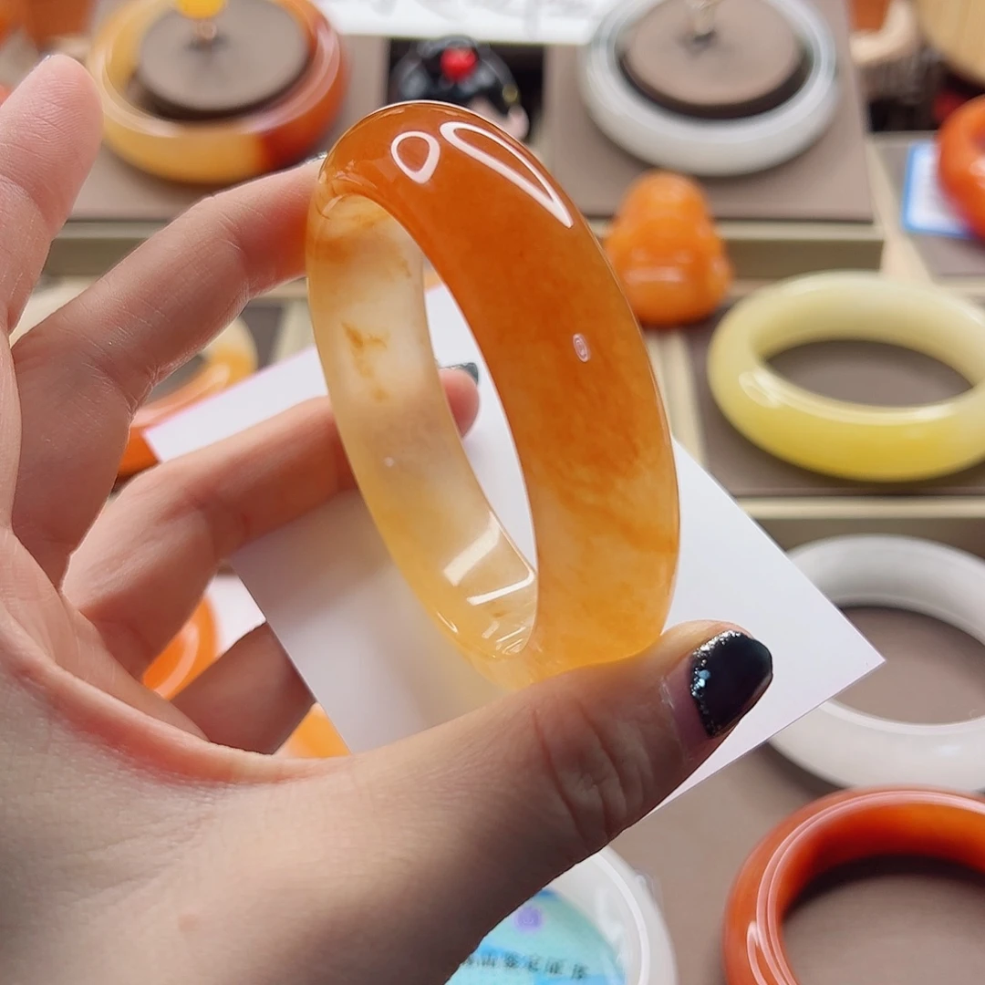 ****厅石英质玉（黄龙玉）未镶嵌手镯59.5