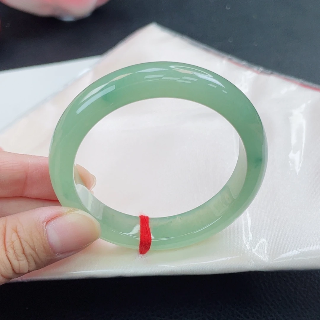 翡翠未镶嵌手镯芙蓉绿晴