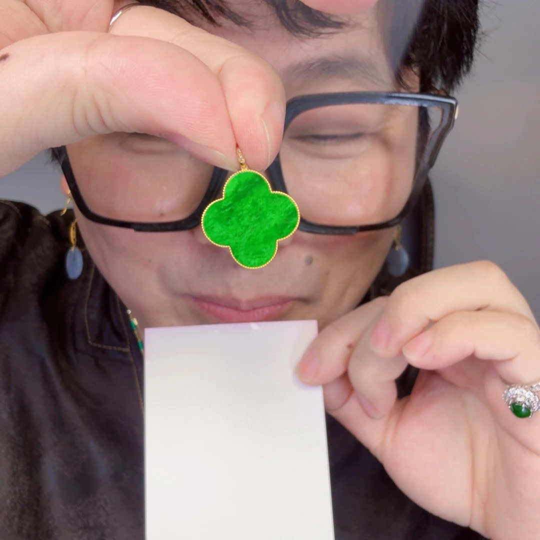 翡翠18K金镶嵌颈饰一件