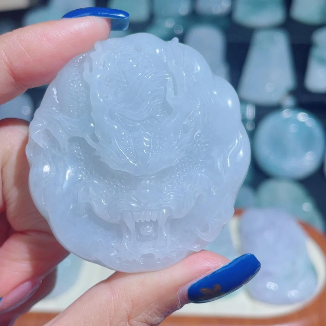 翡翠未镶嵌颈饰龙牌