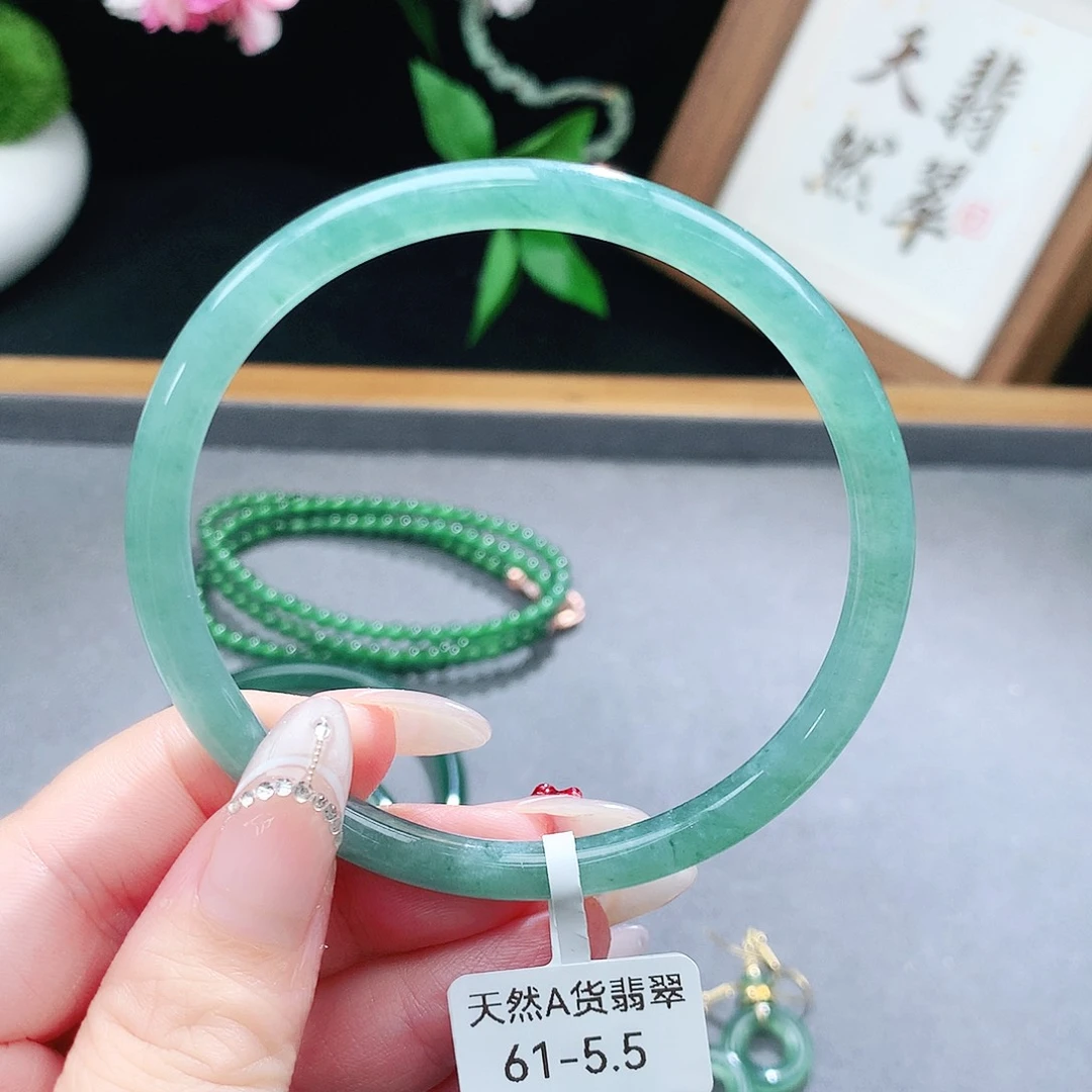 翡翠手镯（圆镯）未镶嵌
