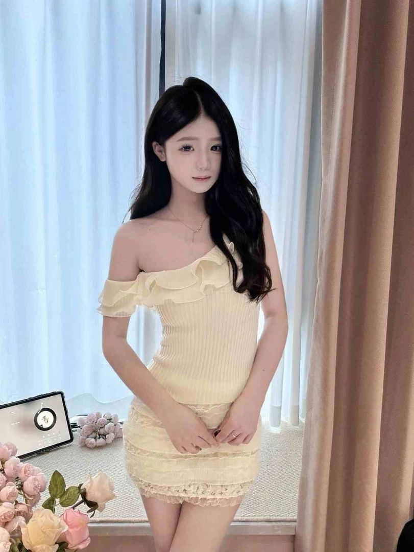 YCCHEN【娇娇尤物】杏色甜美纯欲风蕾丝设计感辣妹显瘦包臀蛋糕裙