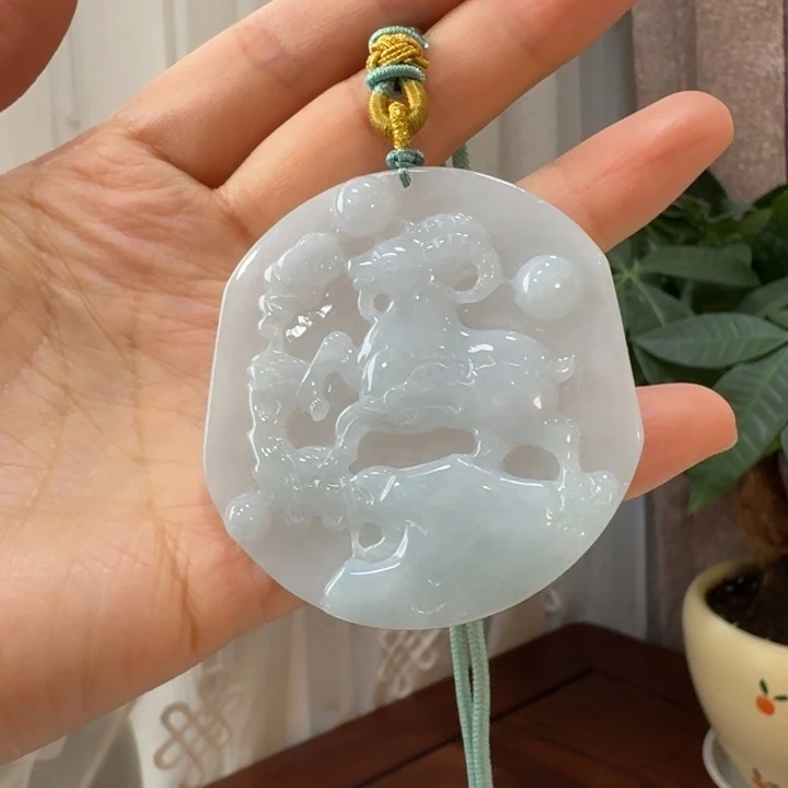 翡翠未镶嵌颈饰羊