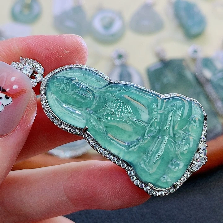 翡翠颈饰未镶嵌翡翠